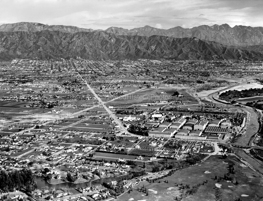 Burbank 1939 Warner Bros. Studios wm.jpg